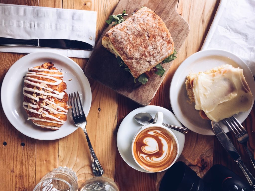 COFFEE SHOP REVIEW: FOX IN THE SNOW CAFÉ